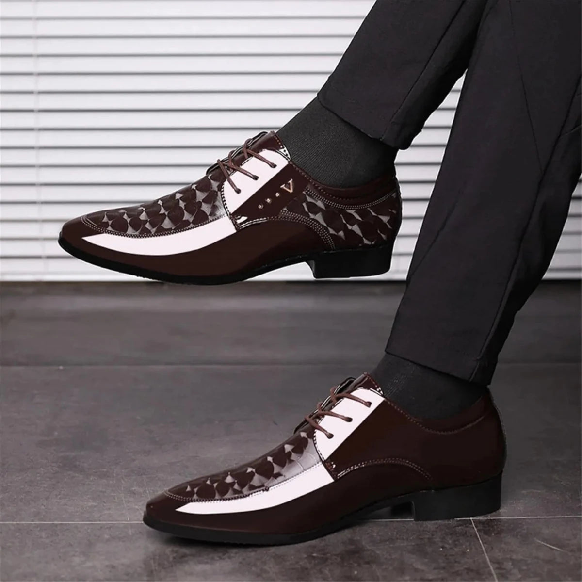 Moire Pattern Lace Up Oxford Shoes for Men