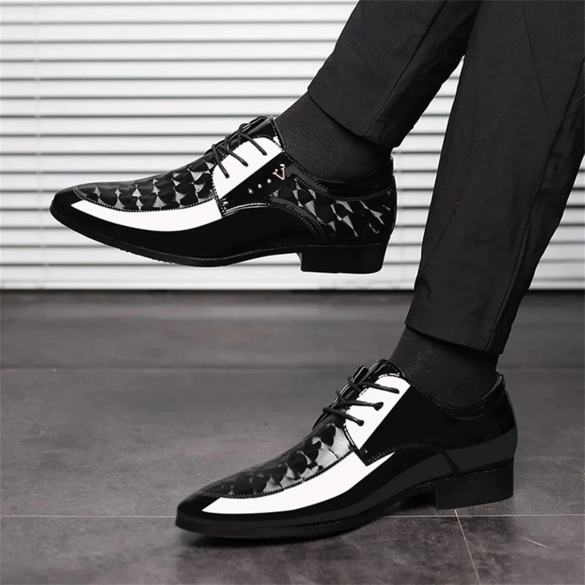 Moire Pattern Lace Up Oxford Shoes for Men